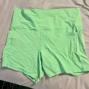 Athleta Salutation stash pocket 5” size large